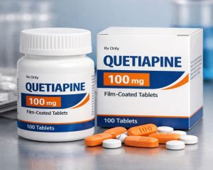 Quetiapine tabletten en glas water op nachtkastje voor gebruik bij slaap en psychische balans